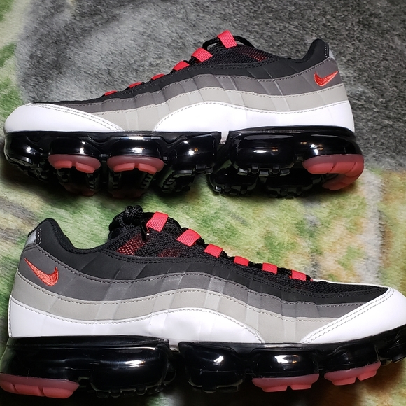 ❌SOLD❌Air Vapormax '95 HOT RED - Picture 2 of 7